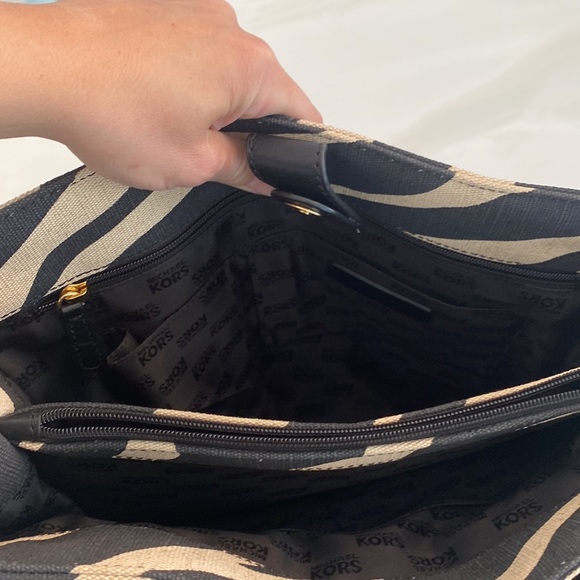 NWT Michael Kors Hamilton zebra large tote. - Picture 12 of 16